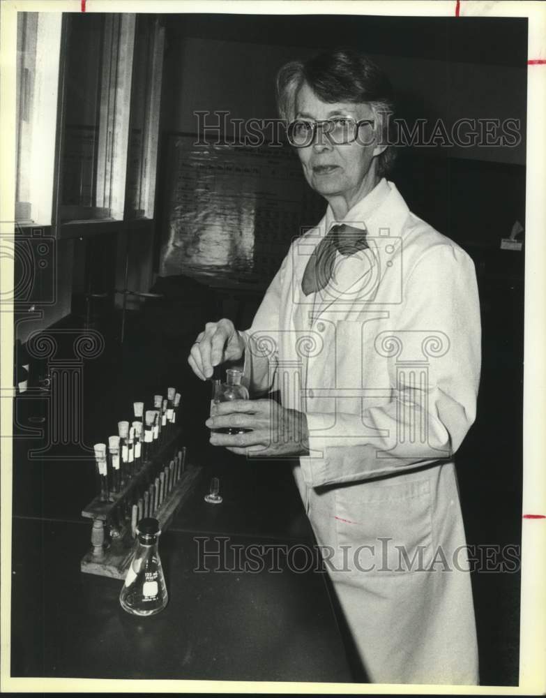 1985 Press Photo Dr. Isabel Ball, Sister of Congregation of Divine Providence - Historic Images