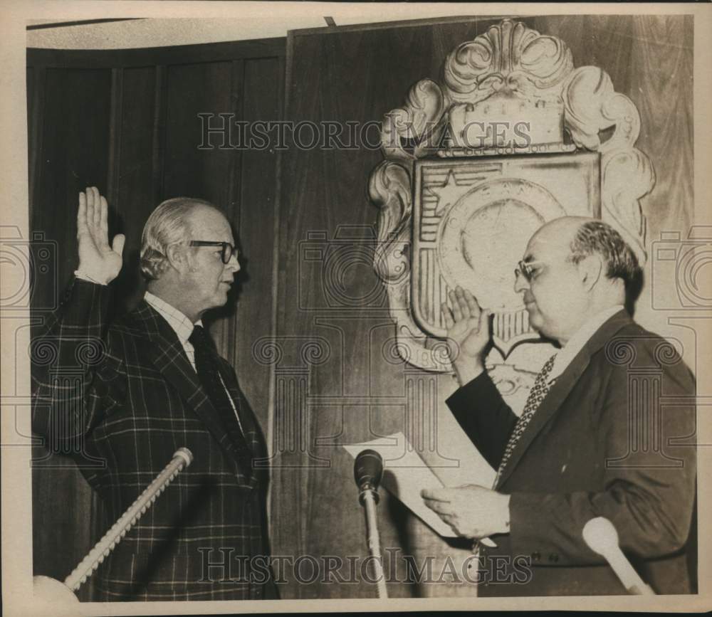 1973 Mayor Charles Becker Swearing In - Historic Images