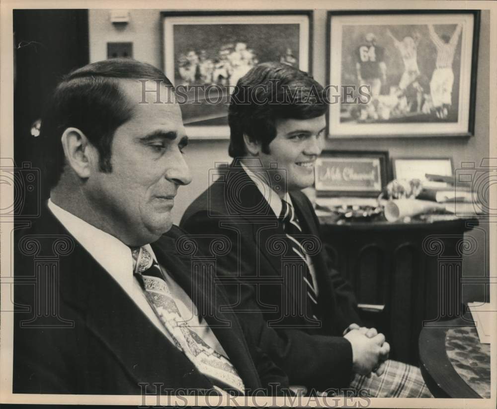 Press Photo James H. Ashley and Mike Gravitt in office - saa02863 - Historic Images