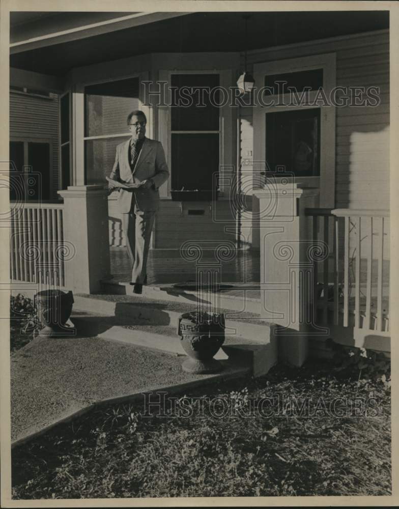 1975 Press Photo Reverend Claude Black on porch of home - Historic Images