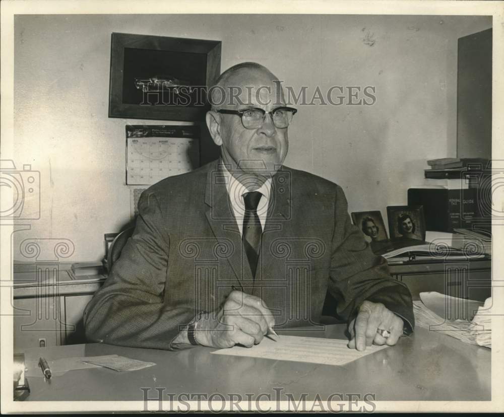 1971 Frank Bitter of Gillespie Ford, sits at desk - Historic Images