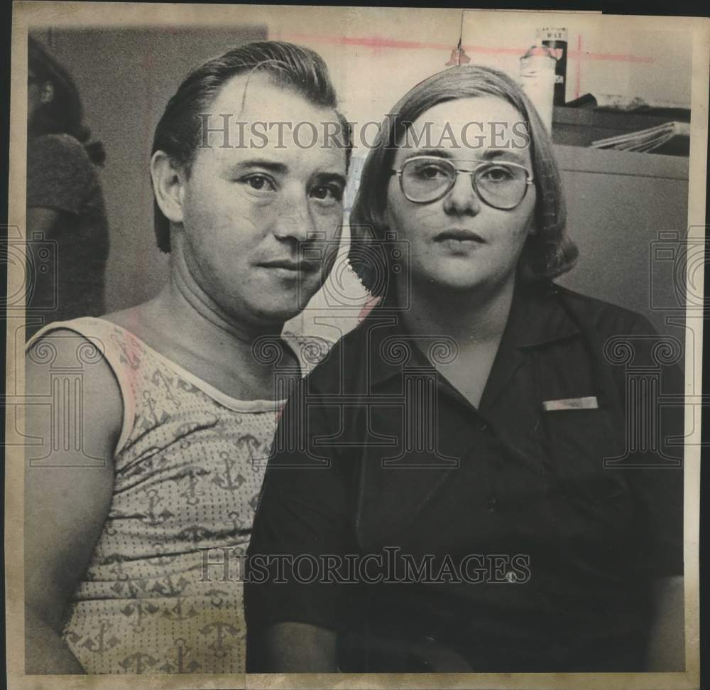 1975 Sammy and Cheryl Davis, Rewarded for Missing Nurse - Historic Images