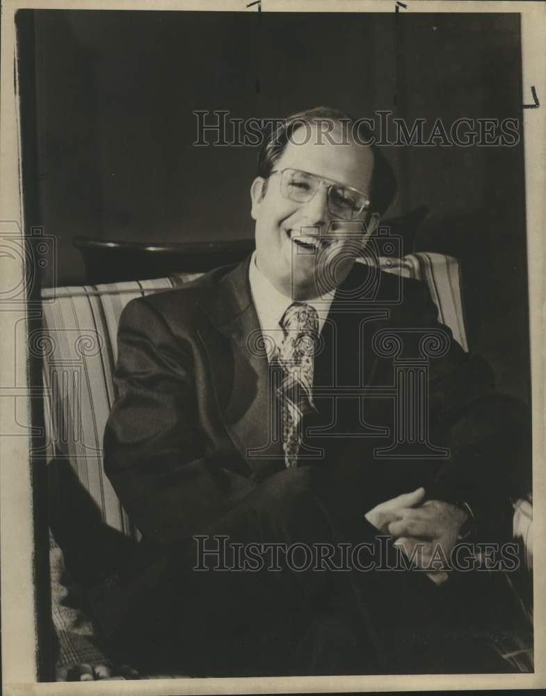 Press Photo Reverend Bruce Edwards laughs while seated - Historic Images