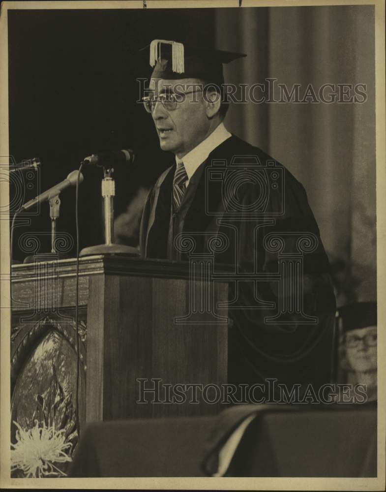 1975 President Echeverria delivers speech at O.L.L.U. in San Antonio - Historic Images