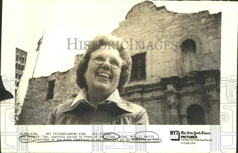 Mrs. T. Kellis Dibrell, chairman of the Alamo Committee at Alamo - Historic Images