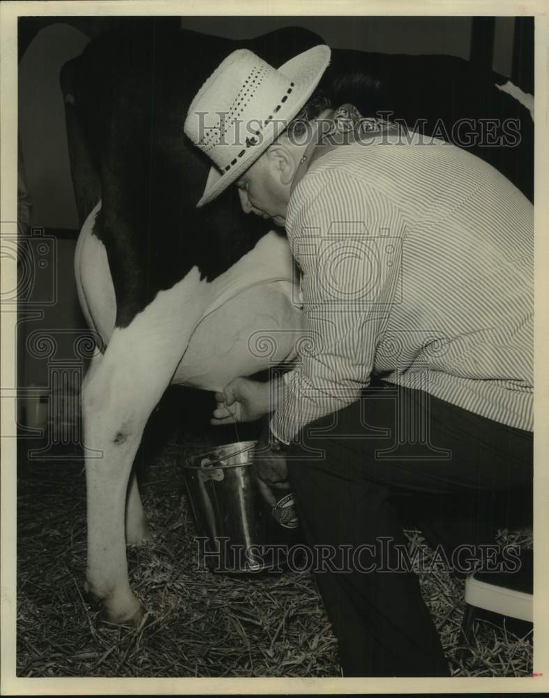 1968 Press Photo Edward Clark, Commissioner of Hemisfair United States Pavilion - Historic Images