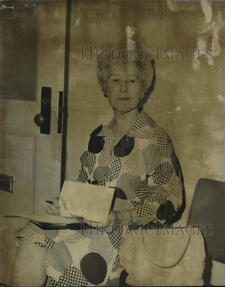 1973 Mrs. E. J. Douglass,, of Hospital Auxiliary, Tezas - Historic Images