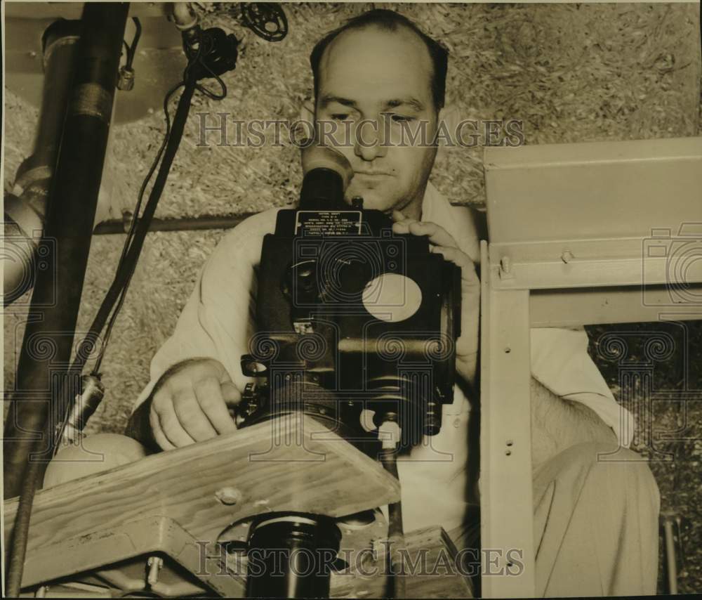 Press Photo Herschel T. Gauble of Stevenson Road testing a Warplane driftmotor - Historic Images