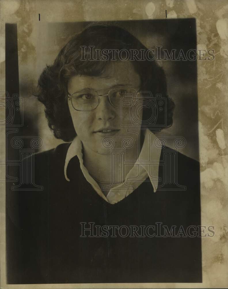 1975 Press Photo Peggy Feldman, Accepted to attend the Naval Academy - Historic Images