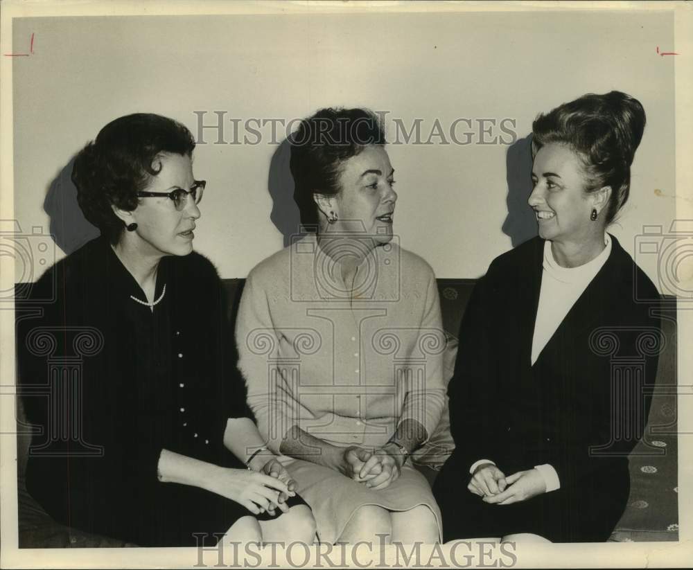 1953 Press Photo Mrs. W. V. Favor and Others at Air Force Foundation Event - Historic Images