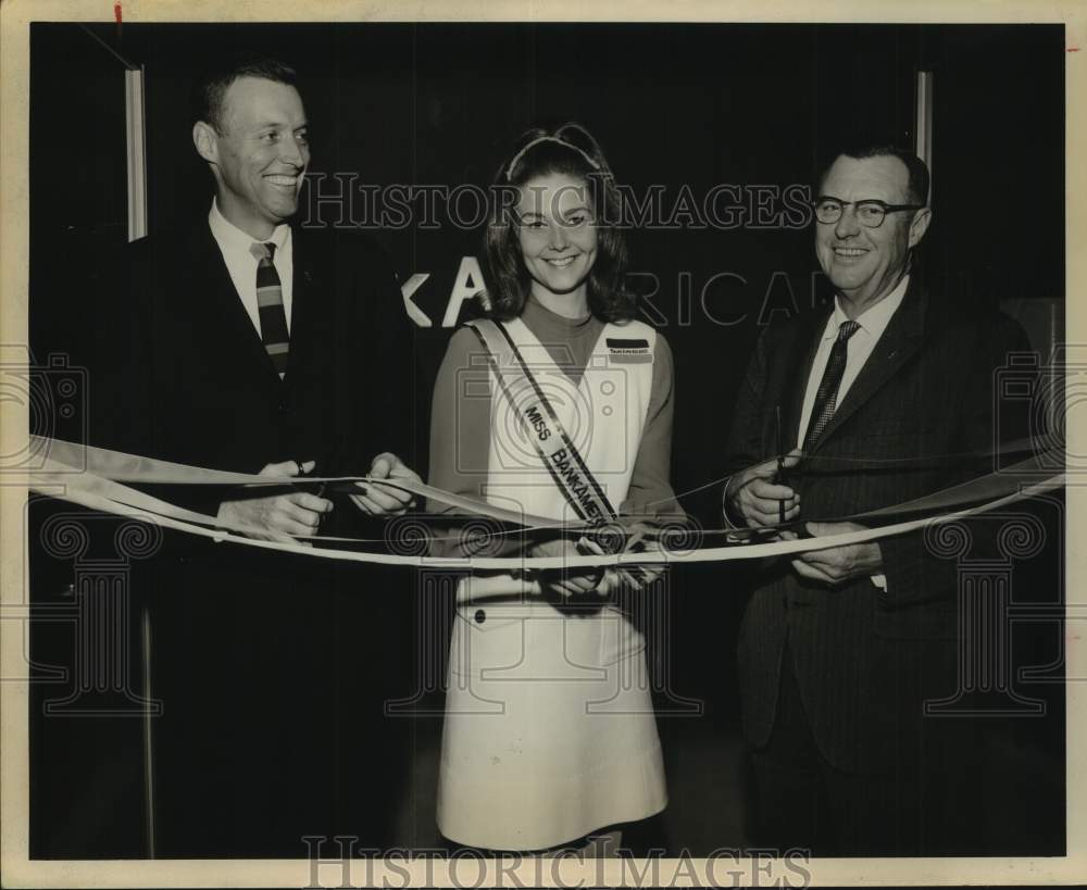 1968 Tom Frost, Jr., President of Frost Bank with guests at Ceremony - Historic Images