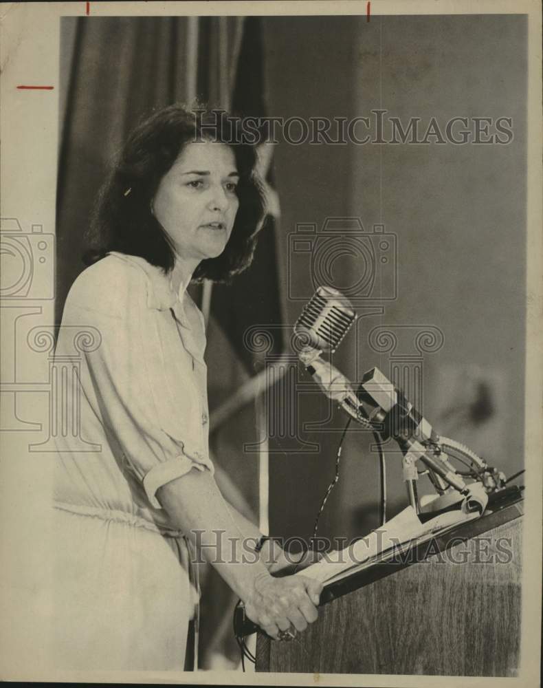 1973 Frances Farenthold giving keynote address, Texas - Historic Images