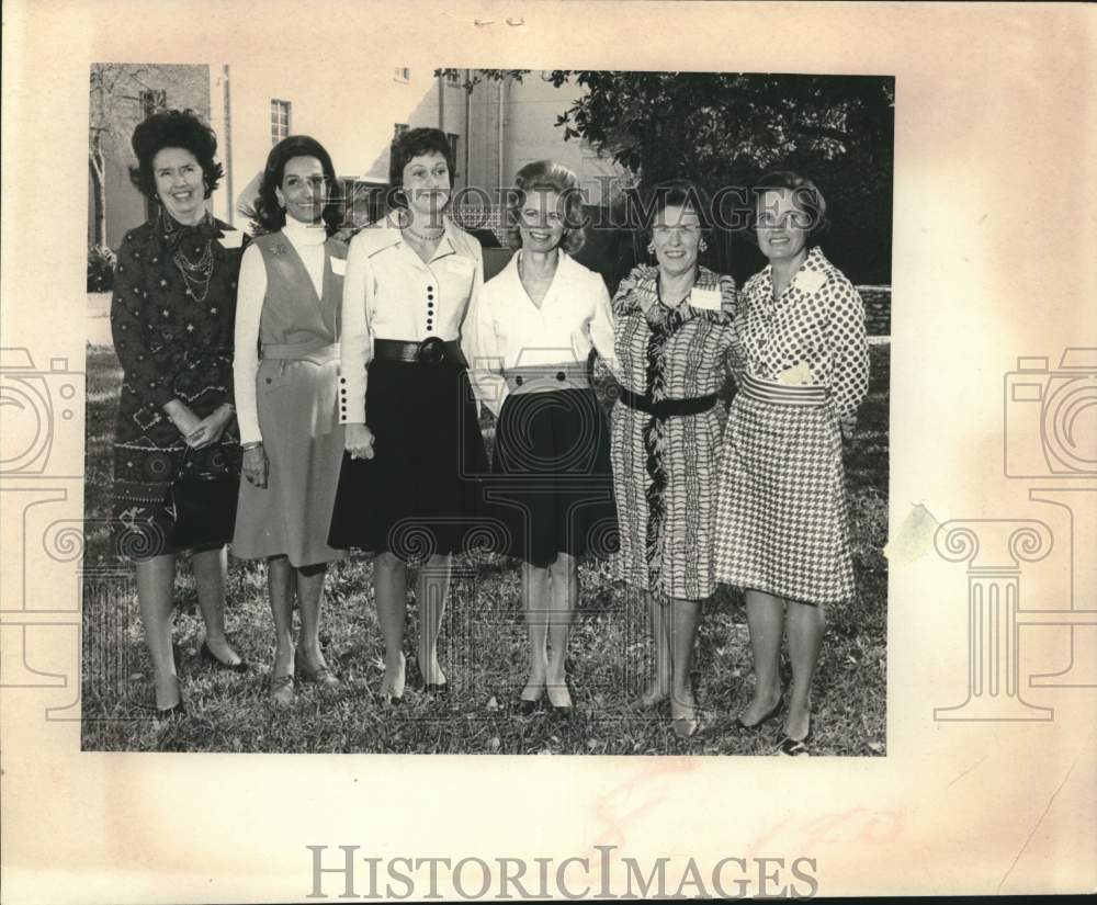 1972 Press Photo Mrs. George Musselman with Battle of Flowers New Members - Historic Images