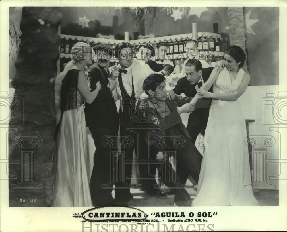 Press Photo Scene from Cantinflas en &quot;Aguila O Sol&quot; - Historic Images