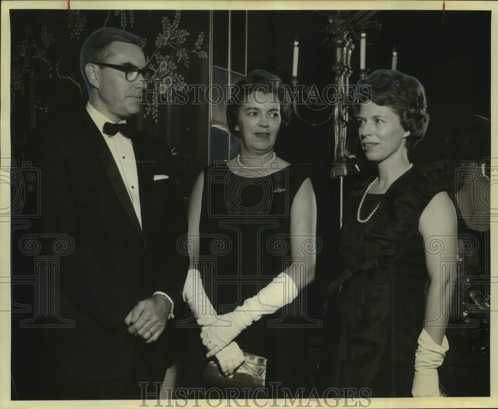 1965 Press Photo Symphony Sponsors Buffet guests after opening concert, Texas - Historic Images