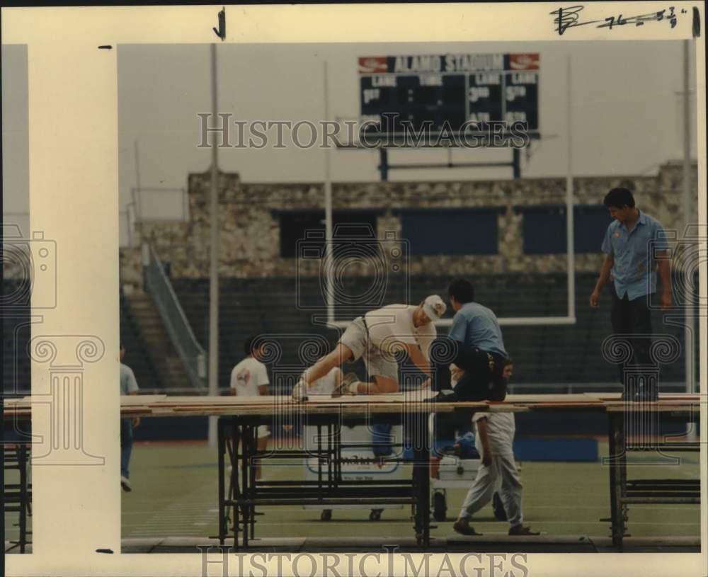 1989 Press Photo Volunteers at Alamo Stadium Football Field for Junior Olympics - Historic Images