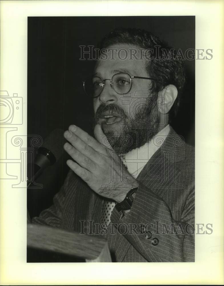 1986 Press Photo Robert B. Reich, Harvard Professor of Business at - saa22194-Historic Images