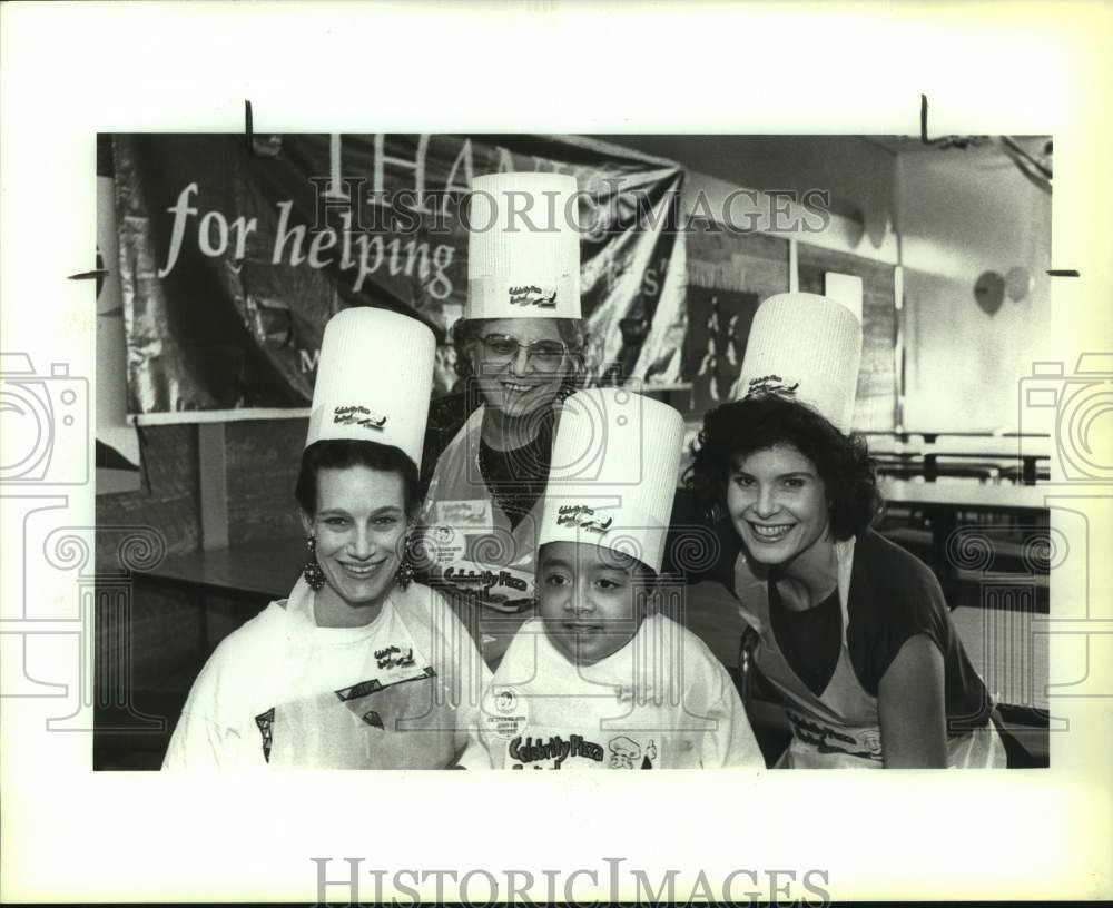 1991 Press Photo A. J. Rios at Muscular Dystrophy Association Pizza Auction - Historic Images