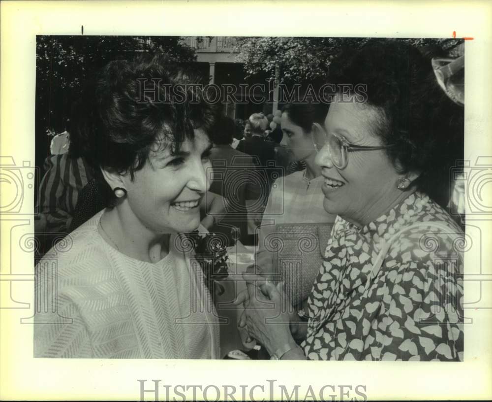 1985 Press Photo Judge Bonnie Reed and Miriam Kalmans at Four Seasons Event-Historic Images