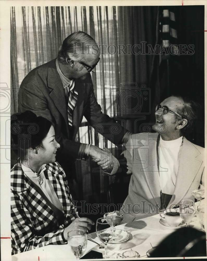 1973 Press Photo Doctor and Mrs. Hans Sigrist with Charles Becker - Historic Images