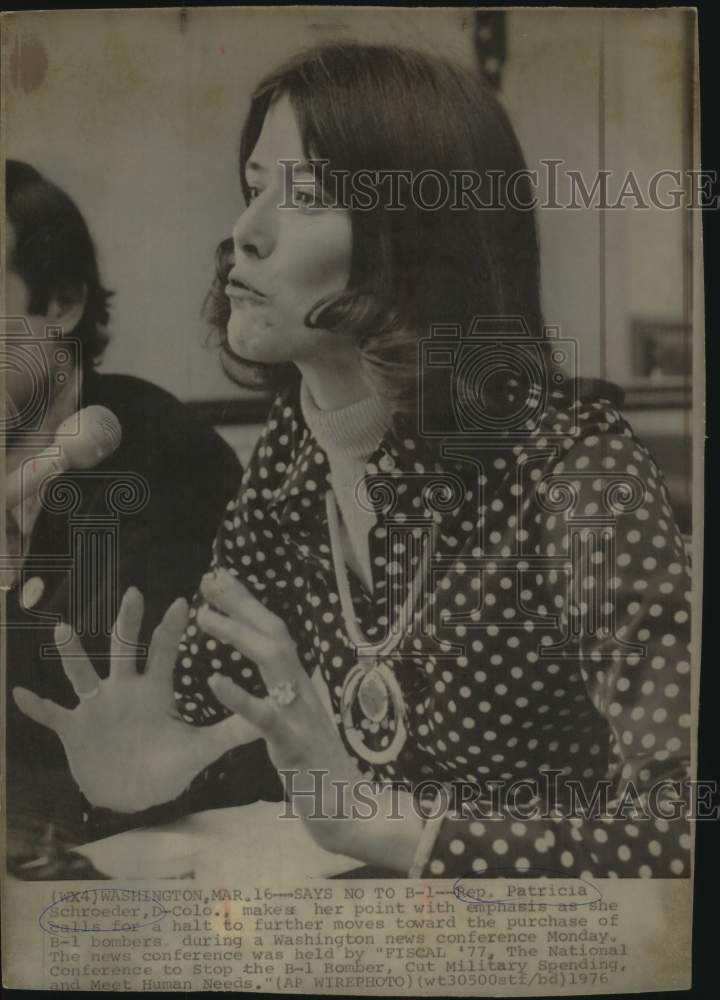 1976 Press Photo Patricia Schroeder speaking at news conference in Washington - Historic Images