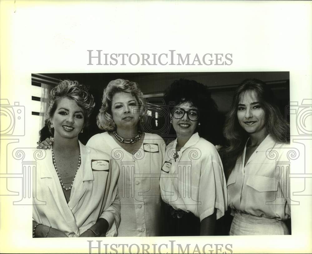 1987 Press Photo &quot;Touch of Elegance&quot; Bridal Fair at Frost Bank Tower, Texas - Historic Images