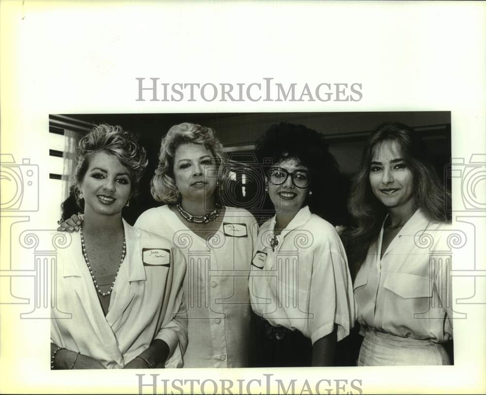 1987 Press Photo "Touch of Elegance" Bridal Fair at Frost Bank Tower, Texas - Historic Images
