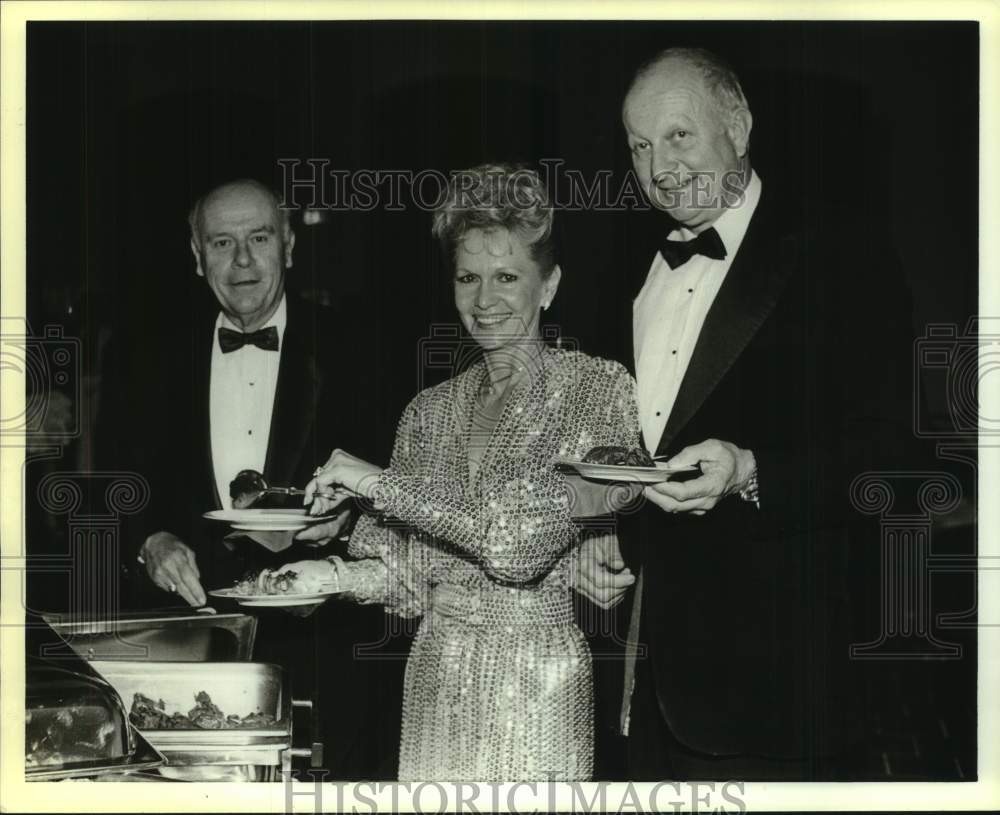 1988 Press Photo Palms and Pomegranates exhibits Saudi Arabia fashion, Texas - Historic Images