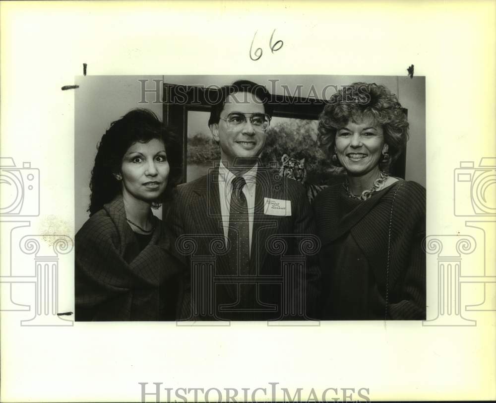 1987 Press Photo Holiday party guests at Read Stremmel Galleries, Texas - Historic Images