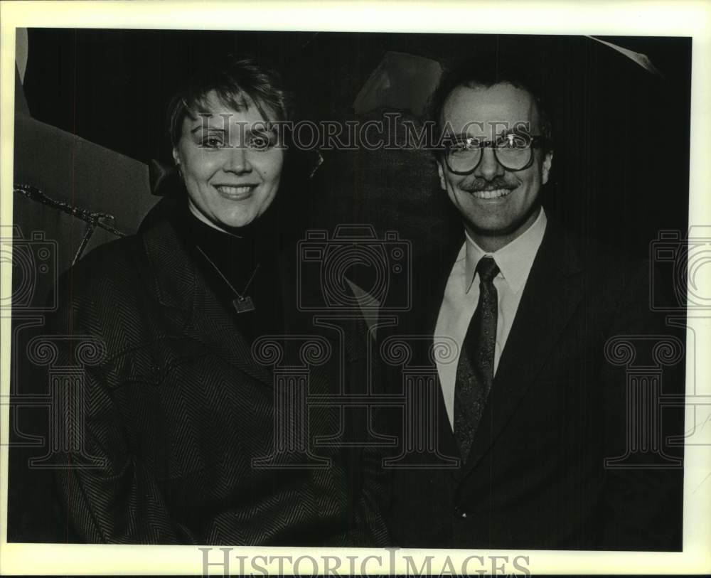 1988 Press Photo Roxi McCloskey with Paul D. Schweizer at art lecture, Texas - Historic Images
