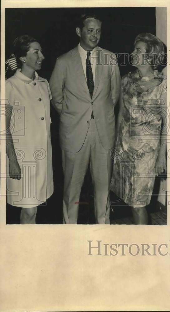 1969 Press Photo Party planners at McNay Art Institute, Texas - Historic Images