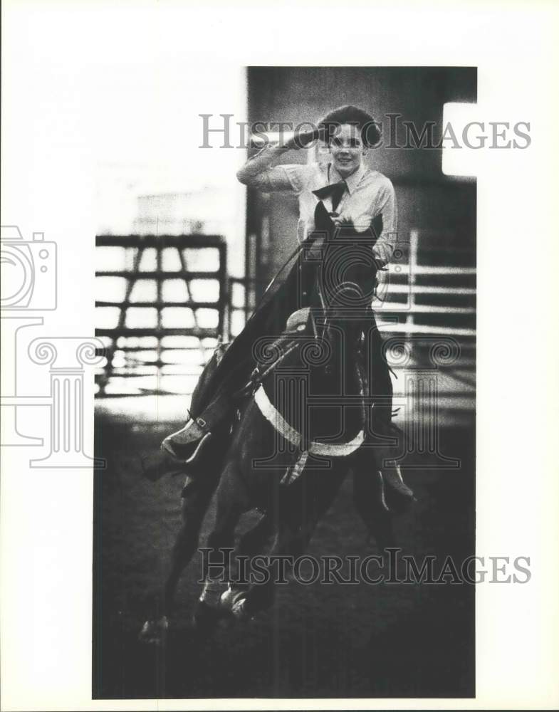 1987 Press Photo Dawn Lorren Binegar, in horsemanship competition, Texas - Historic Images
