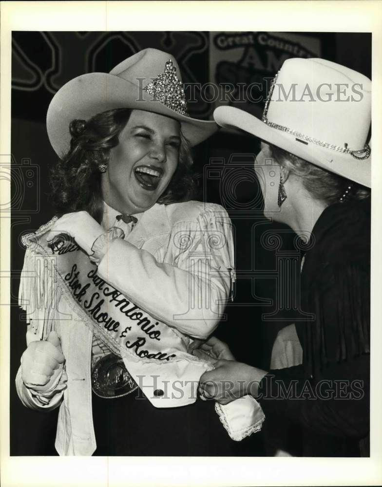 1985 Press Photo Bobbie Kay Tate, Rodeo Queen with Patti Doyle, Texas- Historic Images