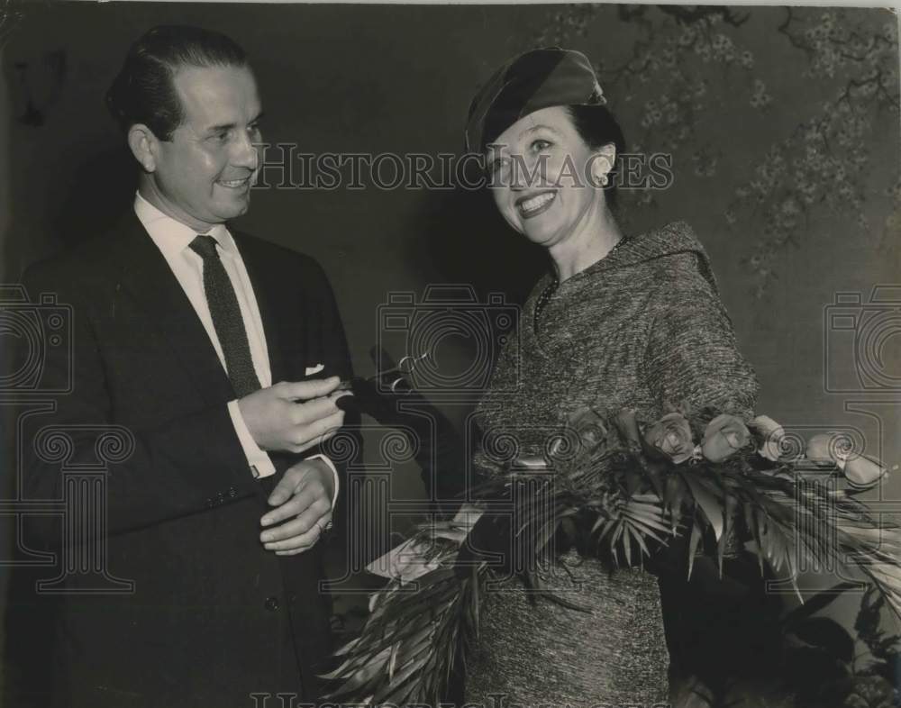 1957 Press Photo Mrs. Ed Kuykendall with gentleman, Texas - saa28353- Historic Images