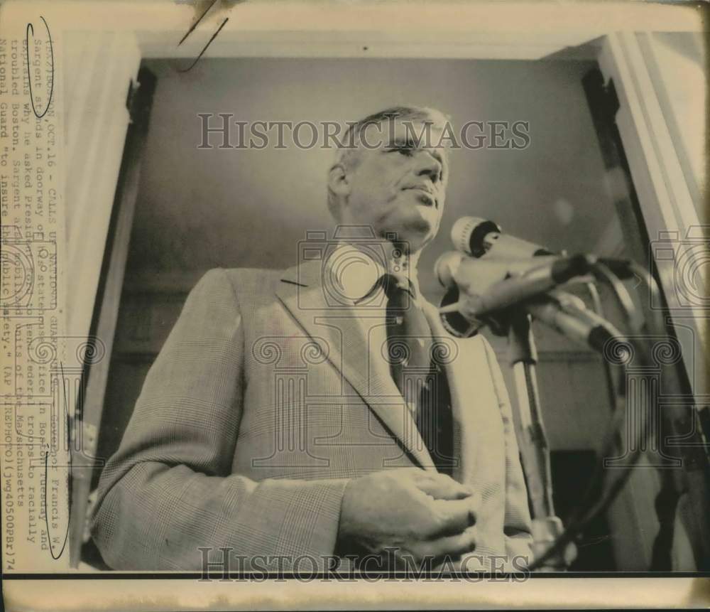 1974 Press Photo Governor Francis W. Sargent outside his office in Boston - Historic Images