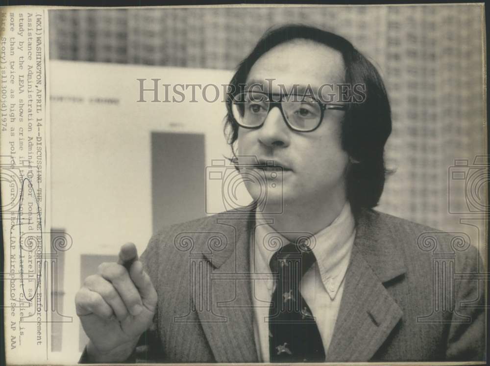 1974 Press Photo Law Enforcement&#39;s Donald Santarelli discusses crime, Washington - Historic Images