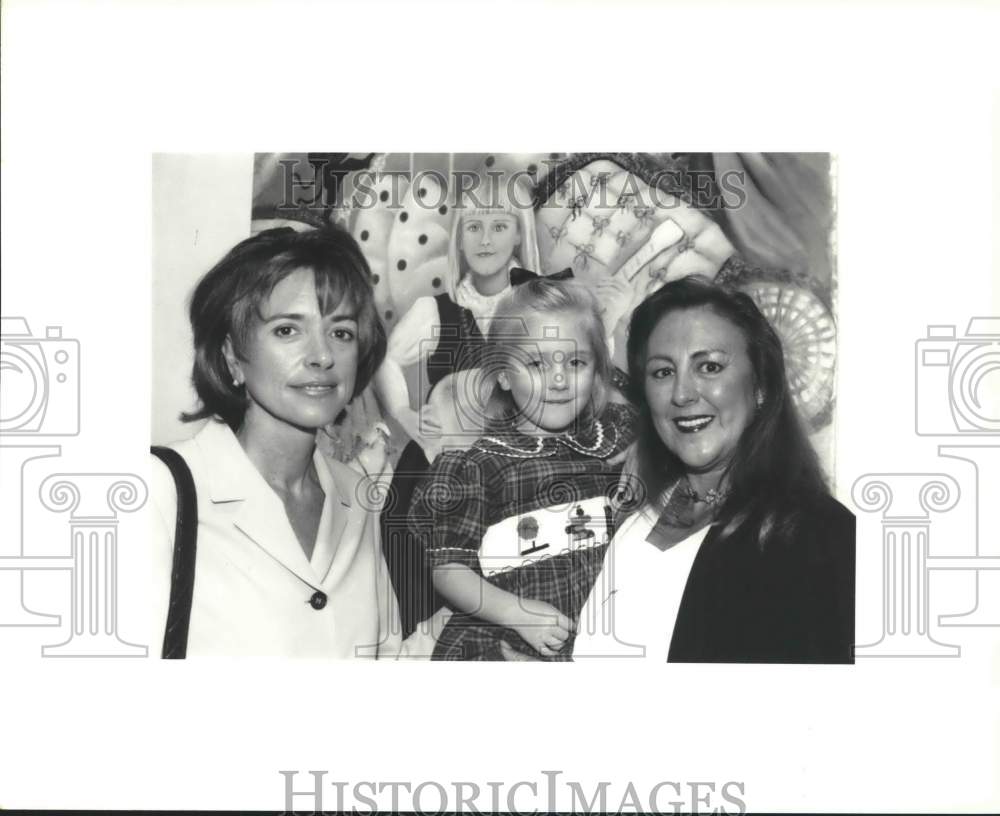 1996 Press Photo Exhibit opening of paintings "Children's Portraits," Texas - Historic Images