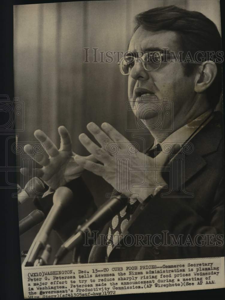 1972 Press Photo Commerce Secretary Peter G. Peterson at microphone, Washington - Historic Images