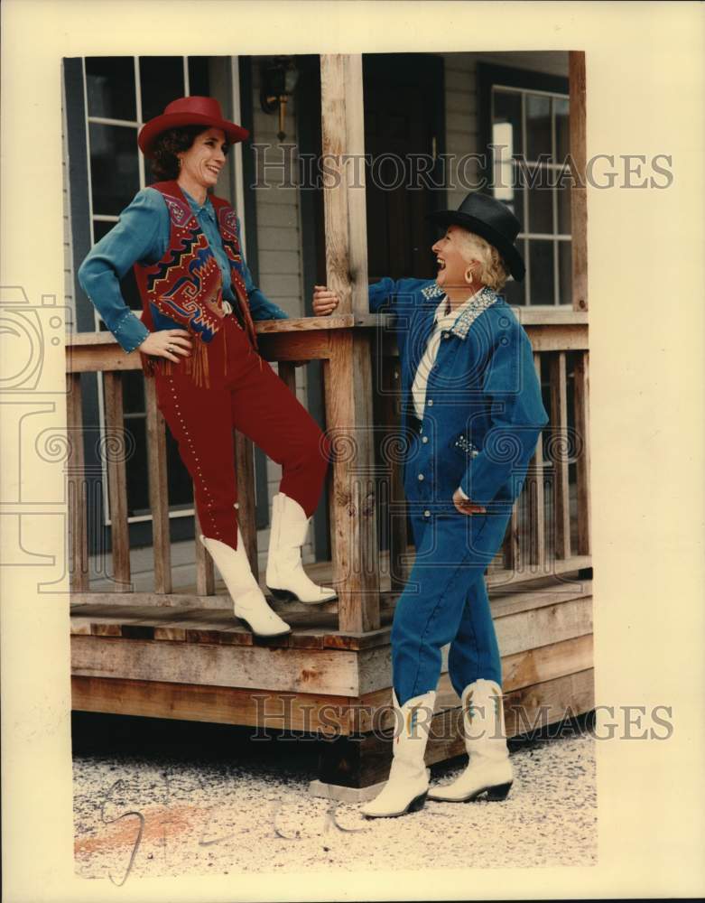 1995 Press Photo Ladies modeling Rodeo Fashion, Texas - Historic Images