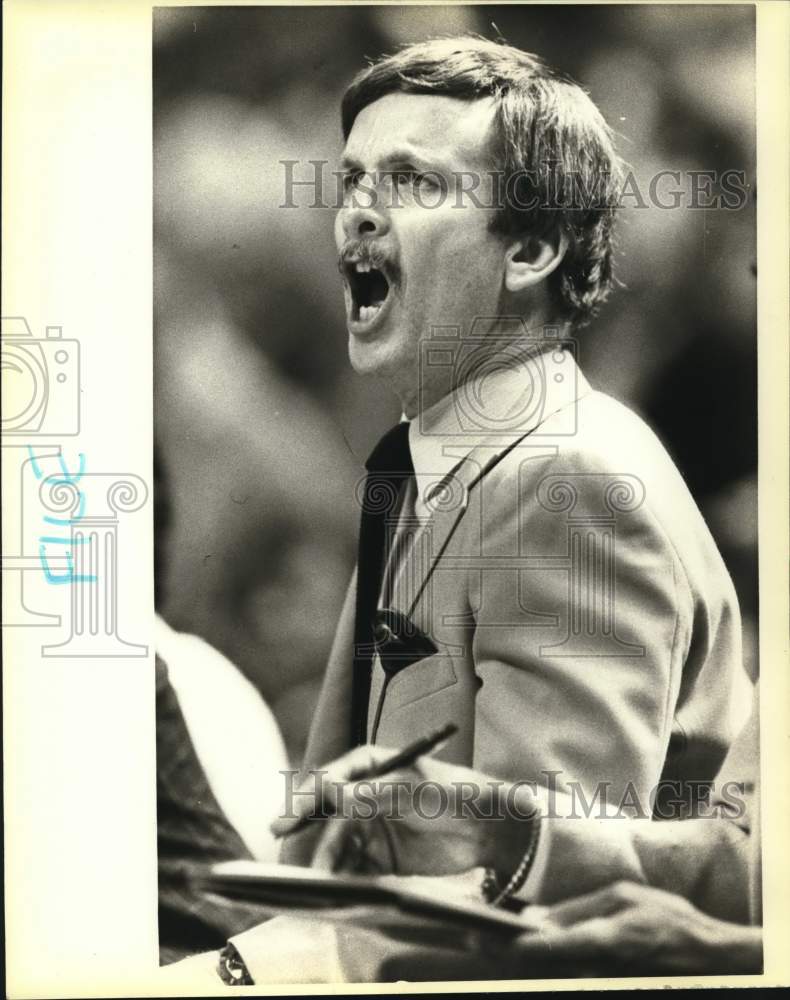 1984 Press Photo Tom Nissalke, Cleveland Cavaliers Head Coach, Texas - saa29019- Historic Images