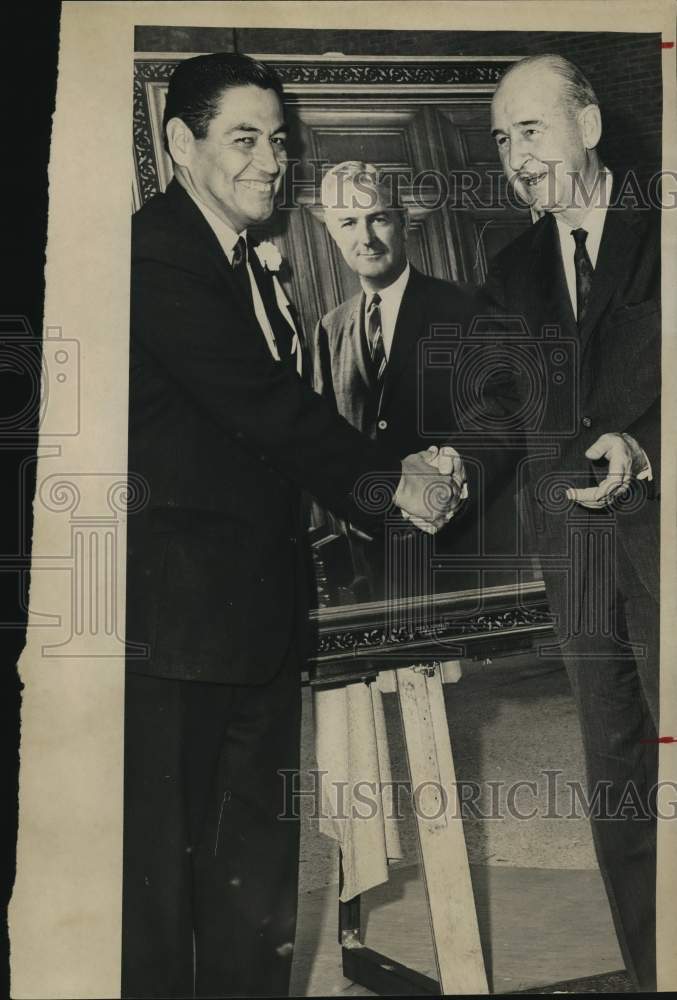 1968 Press Photo Roy Barrera with R. Henderson Shuffler at portrait presentation - Historic Images