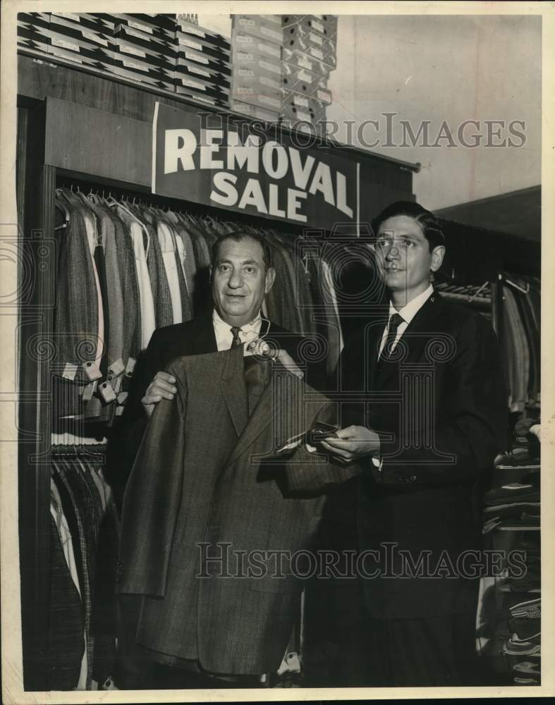 1958 Press Photo Irving Rubin and Joe Rubin, Bache and Company, Texas - Historic Images