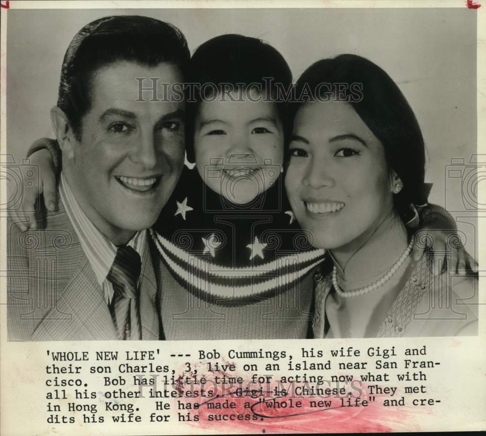 1972 Press Photo Actor Bob Cummings with wife Gigi and son Charles - Historic Images