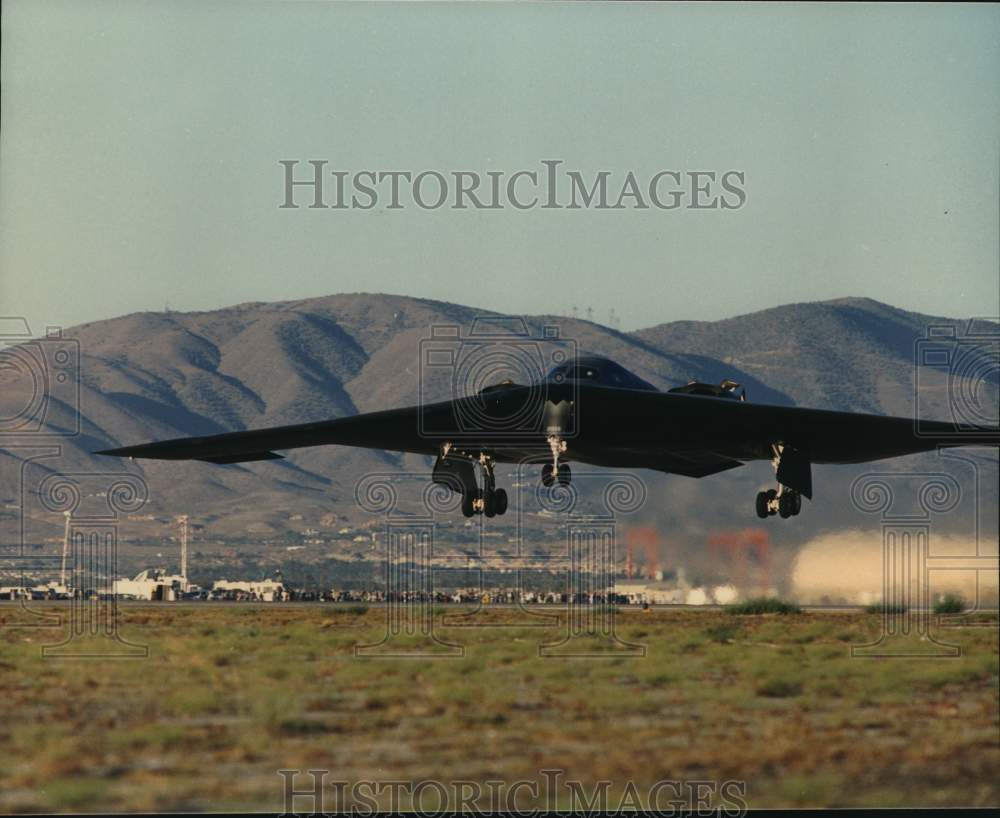 Press Photo B-2 Stealth Bomber - Historic Images