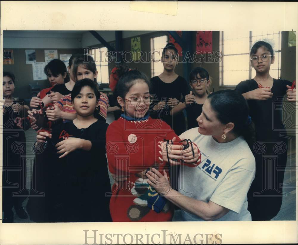 1994 Press Photo Dance Class at Harlandale Community Center, Texas - Historic Images