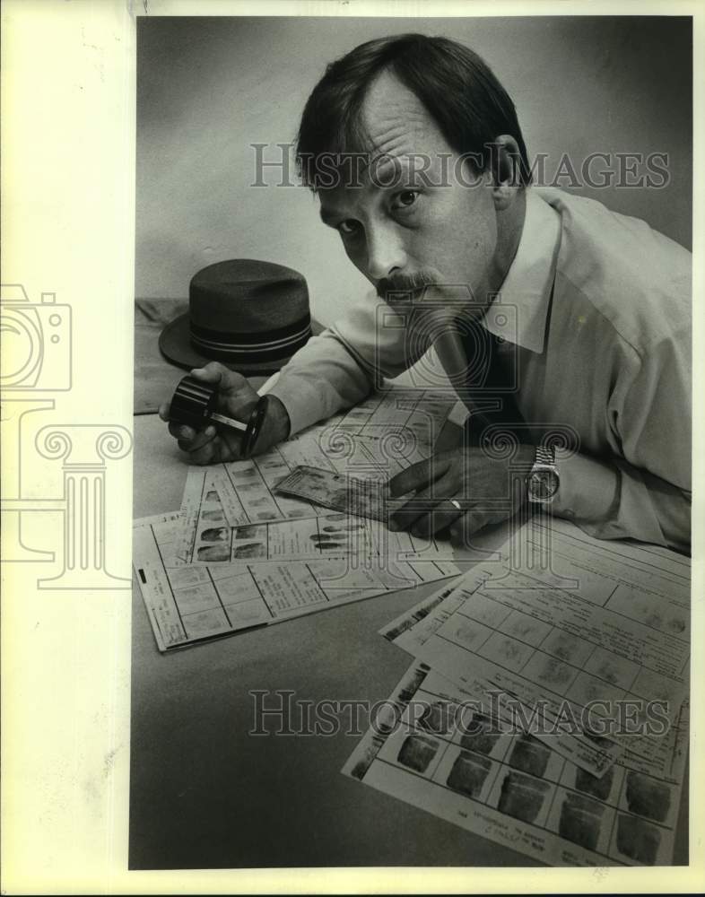 1984 James Heckman looking for clues in forgery case, Texas-Historic Images