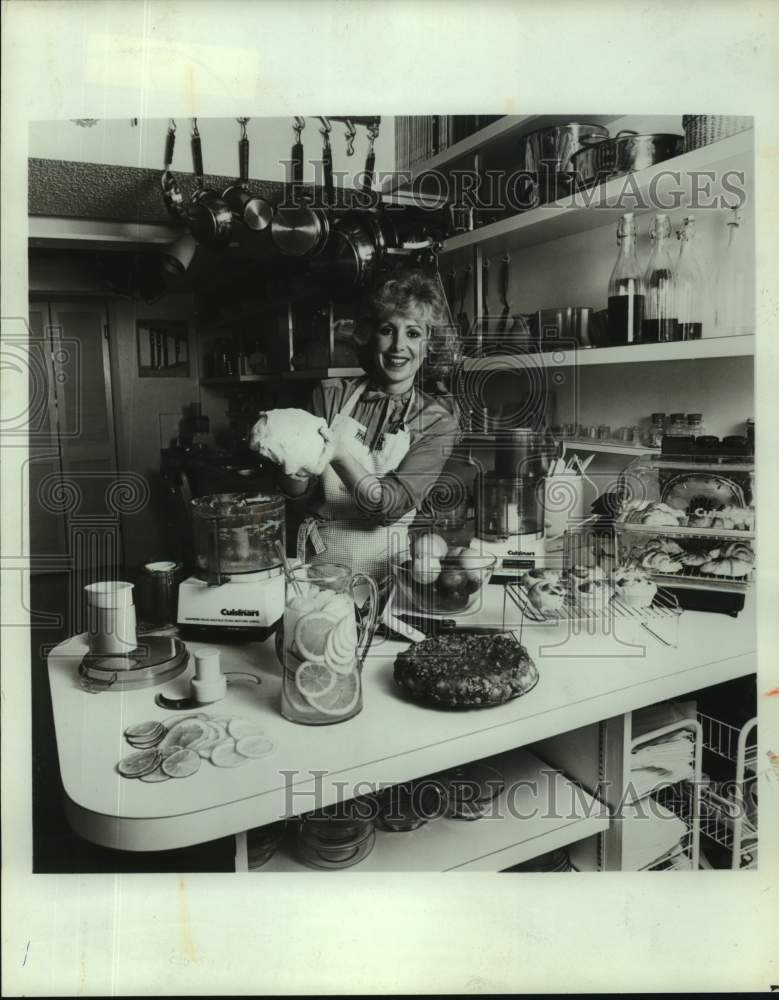 1983 Anne Greer, Southwest cuisine expert displaying her creations-Historic Images