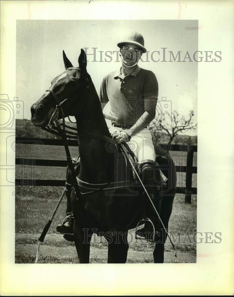 1984 Press Photo Matt Gose on his horse at Retama Polo Center, Texas - saa30781- Historic Images