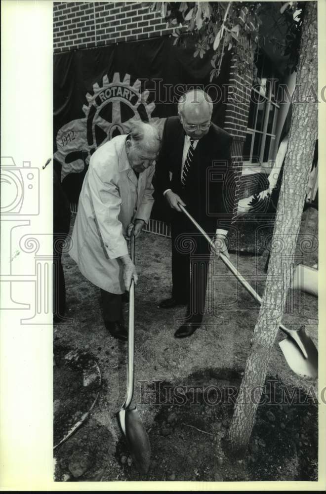 1993 Phil Gramm and Trammel Crow planting tree at SAC Campus, Texas-Historic Images