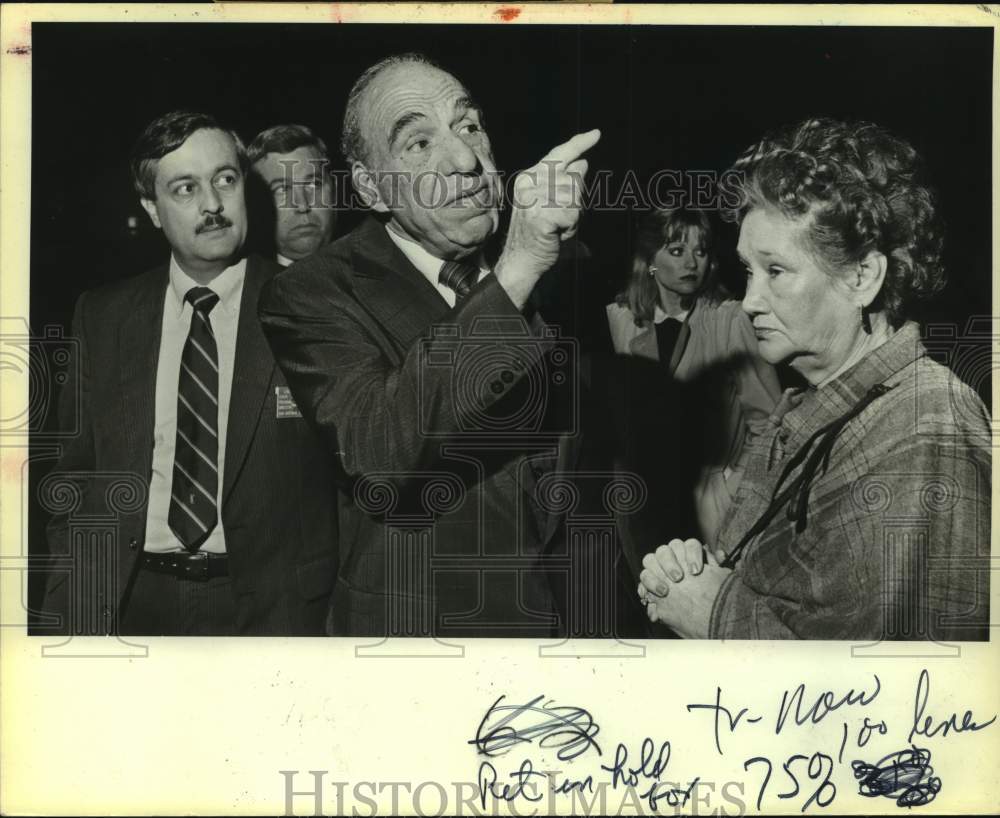 1985 Henry B. Gonzalez, guests at Knights of Columbus event, Texas-Historic Images